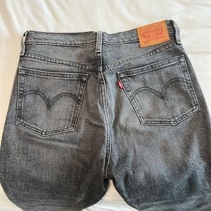 Levi’s wedgie fit size 27 straight leg
